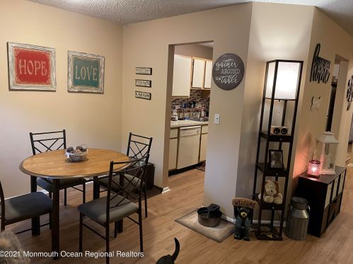 410 Daisy Ct, Jackson Twp NJ  08527-2585 exterior