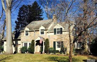 42 Strickland Pl, North Hills, NY 11030-2717