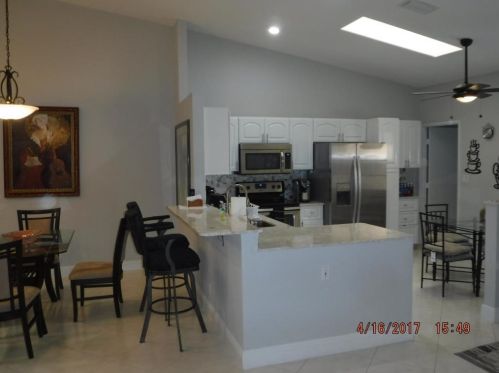 6101 Sunny Pointe Cir, Delray Beach FL  33484-2444 exterior