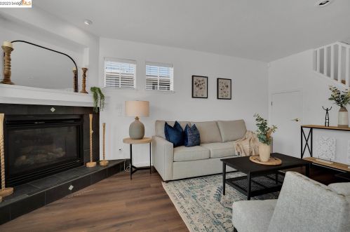 1063 Victoria Ave, San Leandro, CA 94577-2117