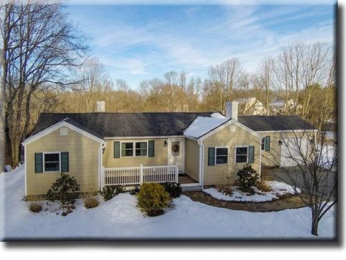 44 King St, Groveland, MA 01834-1810