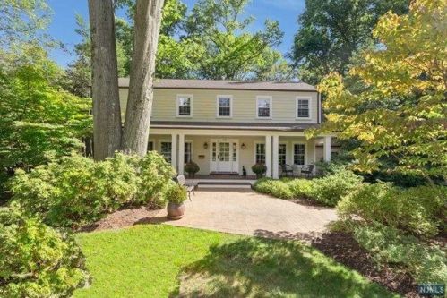 225 Pine St, Haworth, NJ 07641-1320