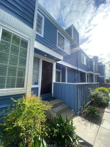 117 Spring St, Long Beach, CA 90806-1473