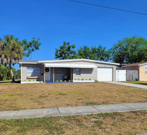 9681 Park Lake Dr, Pinellas Park FL  33782-3561 exterior