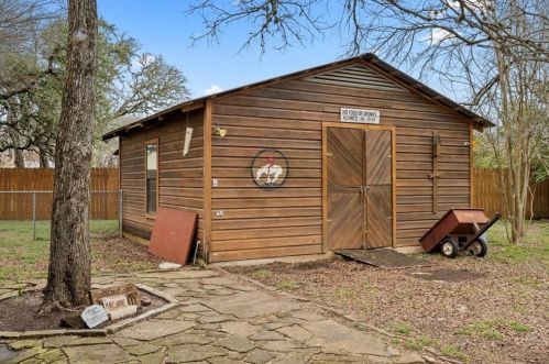 2195 Old Stagecoach Rd, Uhland TX  78640-5671 exterior
