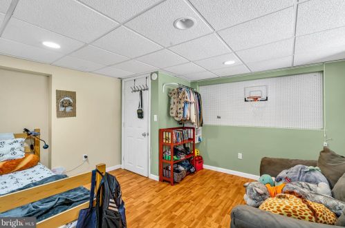 16 Bayberry Rd, Princeton NJ  08540-7417 exterior