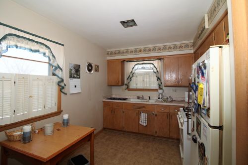 7200 Lakefield Dr, Milwaukee WI  53219-4024 exterior