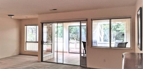 6430 Stone Bridge Rd, Santa Rosa, CA 95409-5827
