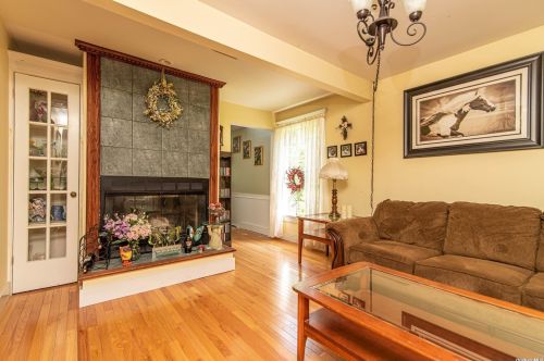 209 Country Rd, Mount Sinai NY  11766-1509 exterior