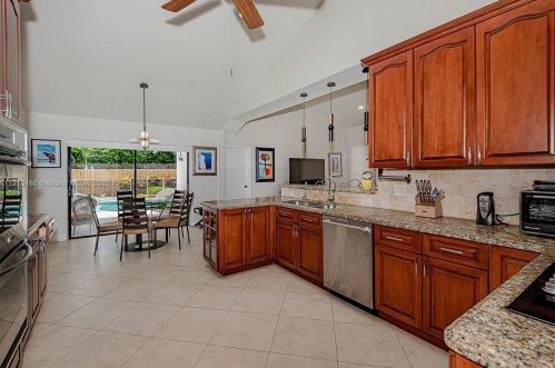 3220 37th St, Hollywood FL  33021-2636 exterior