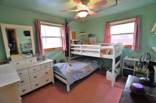 1708 Lilac Ln, Green Bay, WI 54302-2316