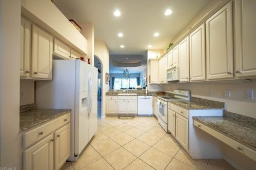 6713 Calumet Dr, Naples FL 34113-1608 exterior