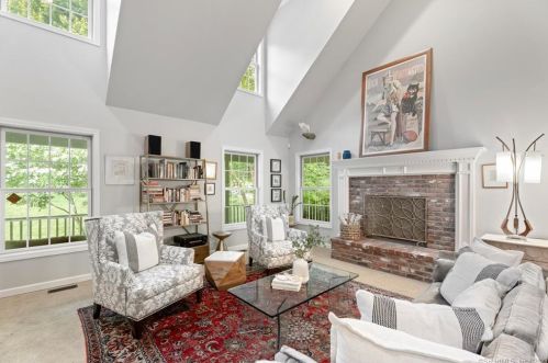 16 Saxony Ln, Woodbury CT  06798-2533 exterior