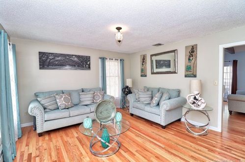 19 Tania Dr, Manchester CT  06040-6824 exterior
