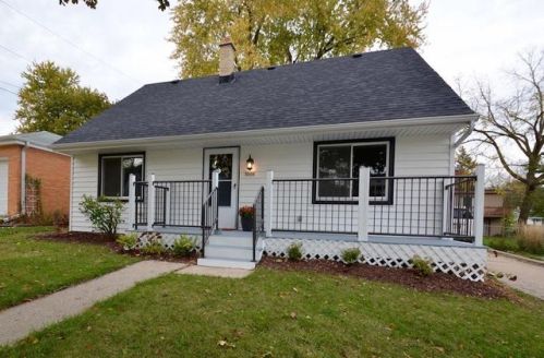 2004 Oaklawn Ave, Waukesha, WI 53188-2122