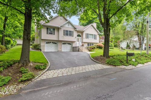 115 Edgewood Ave, Thornwood, NY 10594-1613