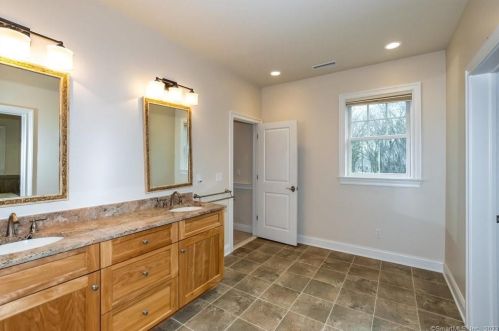 18 Heron Pond Rd, Essex CT  06426-1466 exterior
