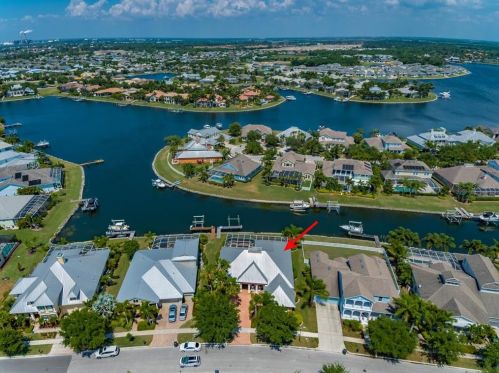 633 Manns Harbor Dr, Ruskin, FL 33572-3322