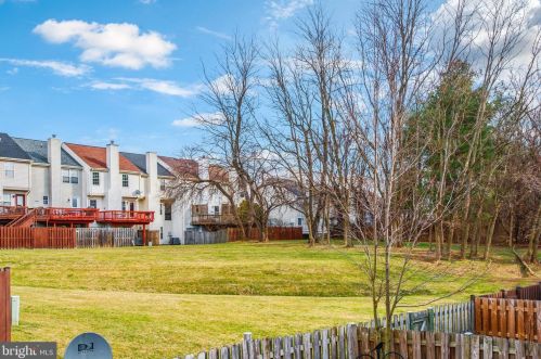 211 Frazer Dr, Purcellville VA  20132-5807 exterior