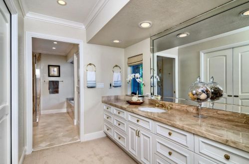13 Alverno Ct, Redwood City CA  94061-1825 exterior