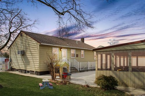 1340 7th St, Babylon NY  11704-4250 exterior