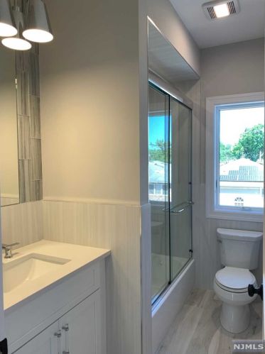800 Inwood Ter, Cliffside Park NJ  07010-2105 exterior