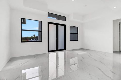 593 39th Ave, Naples, FL 34120-1301