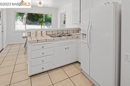 4435 Camden St, Oakland, CA 94619-2637