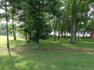 9041 Cherokee Trl, Crossville, TN 38572-3557