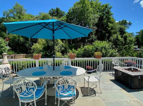 42 Stanwick Pl, Stamford, CT 06905-3526