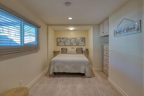 70 Santa Monica St, Palm Springs CA  92264-5257 exterior
