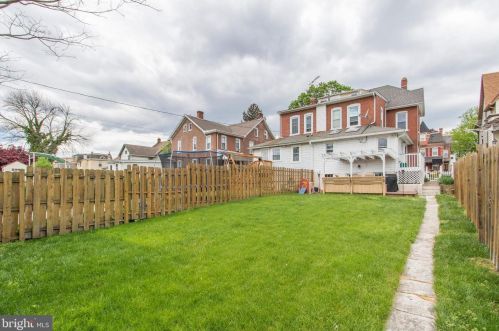 332 Washington Ave, Downingtown PA  19335-2916 exterior