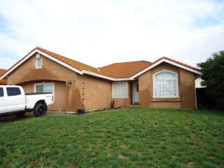 970 Apricot Ln, Hollister, CA 95023-4462