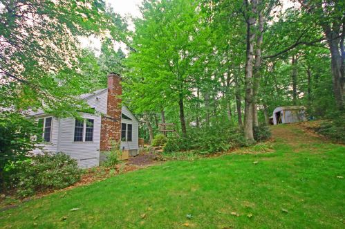 4 Rockwood Ln, Londonderry NH  03053-6104 exterior