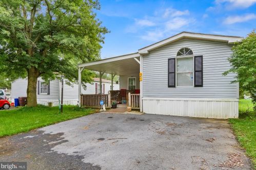 4 Redwood Ln, Carlisle, PA 17015-7860
