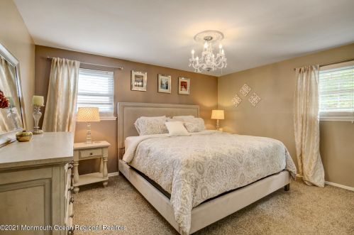 10 Calvin Ct, Old Bridge NJ  08857-2147 exterior