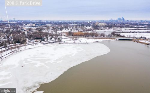 200 Park Dr, Camden NJ  08108-2236 exterior