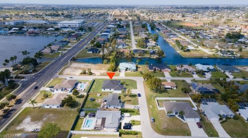 430 15th Ter, Cape Coral, FL 33909-1103