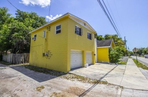 1347 9 Ave, Saint Petersburg FL  33705-1220 exterior
