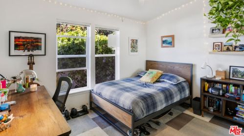 154 Navajo Ln, Topanga CA  90290-4451 exterior