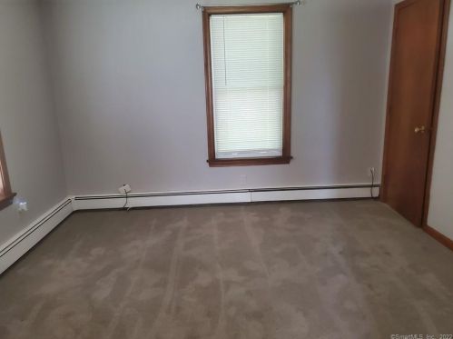 16 Laurel St, Manchester, CT 06040-5127