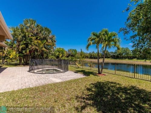 694 Edgebrook Ln, West Palm Beach, FL 33411-5301