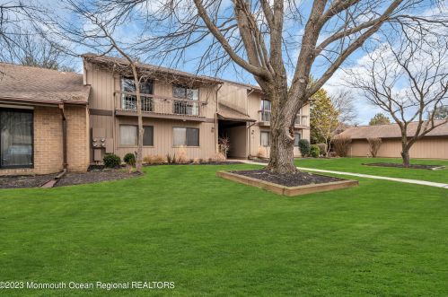 34 Claremont Ct, Tinton Falls, NJ 07701-5418
