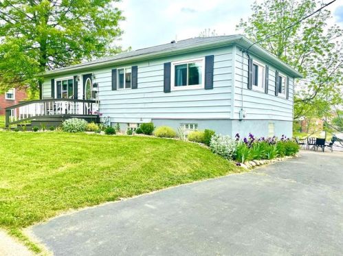 135 Garden Ave, Grove City, PA 16127-1415