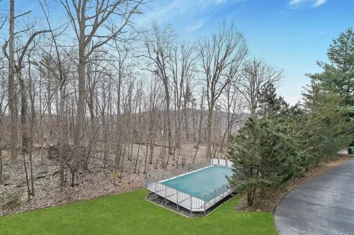 3 Geering Way, Fishkill NY  12524-1136 exterior