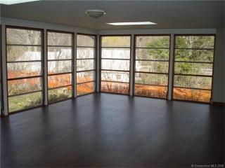 9 Raymond Rd, New Haven, CT 06525-2323