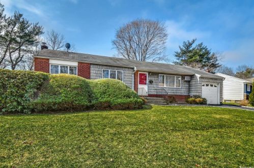 12 Elchester Dr, Elwood, NY 11731-5603