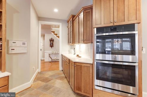 43331 Riverpoint Dr, Leesburg VA 20176-1296 exterior