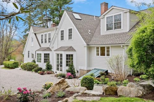 203 Brushy Ridge Rd, New Canaan, CT 06840-4210