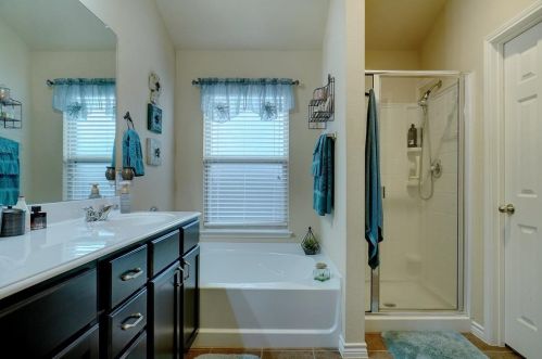 8713 Vista Royale Dr, Fort Worth TX  76108-7946 exterior